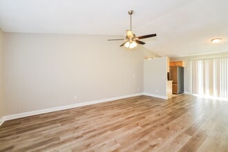 426 Iowa Woods Cir E in Orlando, FL - Foto de edificio - Building Photo