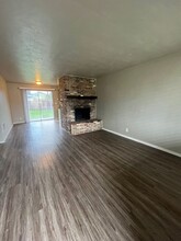 680-690 Sweet Gum Ln in Eugene, OR - Building Photo - Building Photo