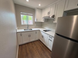 911 E Aliso St, Unit B in Ojai, CA - Building Photo