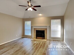 352 N Beltwoods Dr in Desoto, TX - Building Photo - Building Photo