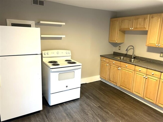 property at 33 Putnam St