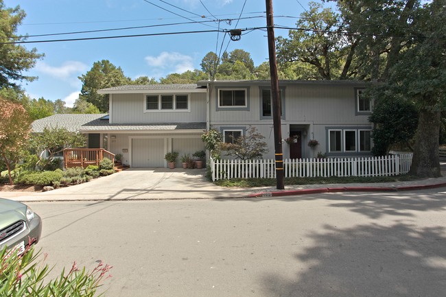 159-163 Porteous Ave in Fairfax, CA - Building Photo - Building Photo