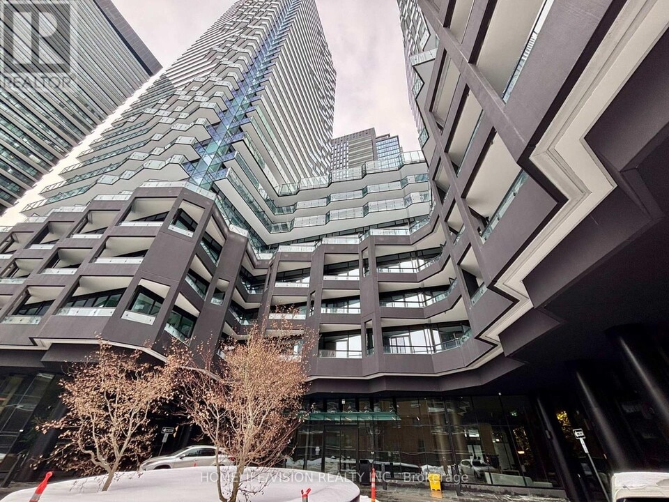 110 Broadway Ave in Toronto, ON - Building Photo