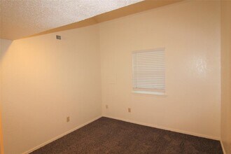 1901 E Lindsey St in Norman, OK - Building Photo - Building Photo