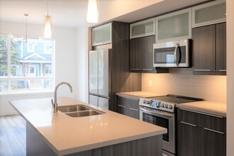 15012-15094 94 Ave NW in Edmonton, AB - Building Photo - Building Photo