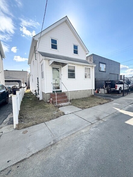 3 Hadley Ct in Everett, MA - Foto de edificio