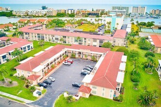 10280 Imperial Point Dr W in Largo, FL - Building Photo - Building Photo