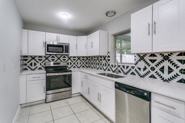 5101 Longhorn Trail in Garland, TX - Foto de edificio - Building Photo