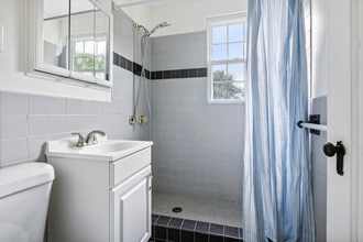 45 Longfellow Dr in Cape Elizabeth, ME - Building Photo - Building Photo
