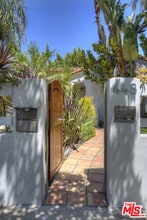 448 Westmount Dr in West Hollywood, CA - Building Photo - Building Photo