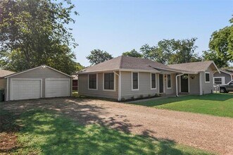325 Houston St in Cedar Hill, TX - Building Photo - Building Photo