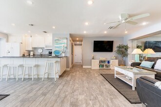 5830 Midnight Pass Rd in Sarasota, FL - Building Photo - Building Photo