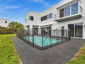 16644 Botaniko Dr N, Unit 36-3606 in Weston, FL - Building Photo - Building Photo