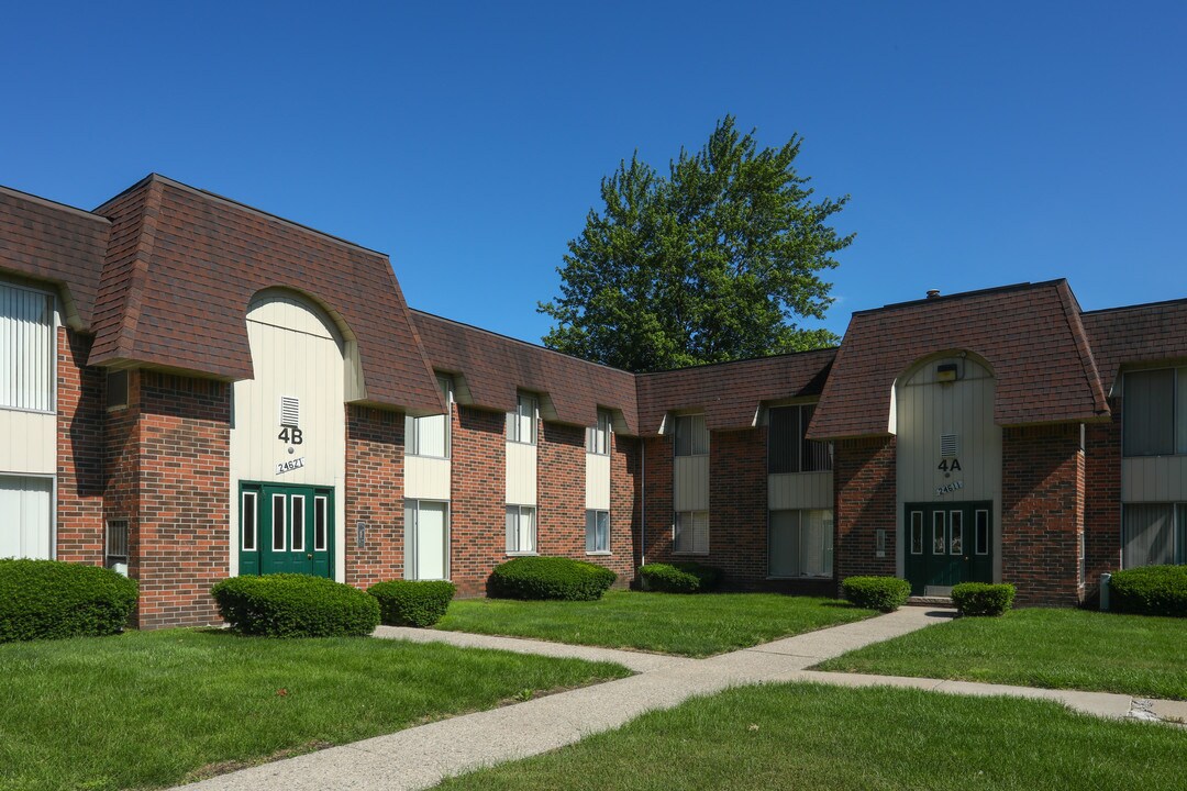 Casa San Marino in Brownstown, MI - Foto de edificio