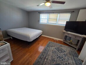 1116 W Oxford St, Unit 201B in Philadelphia, PA - Foto de edificio - Building Photo