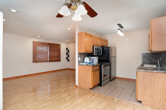 2363 Carnation Dr in Crest Hill, IL - Building Photo - Building Photo
