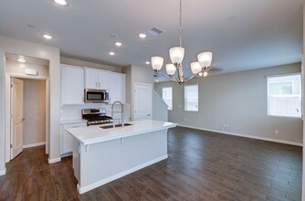 1111 Significant Wy W in Madera, CA - Building Photo - Building Photo