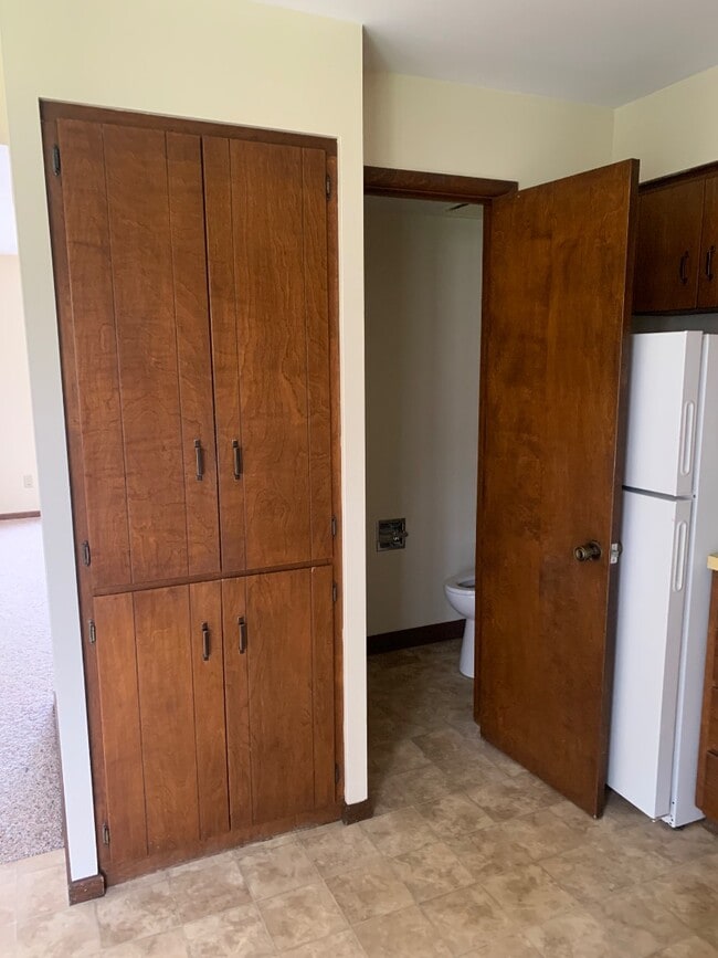 475 W Mae Rose Ave in Holland, MI - Building Photo - Building Photo