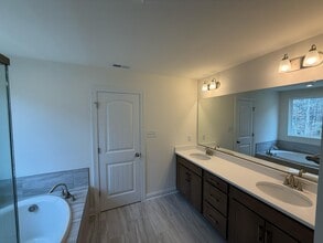 10716 Forget Me Not Wy in Glen Allen, VA - Building Photo - Building Photo