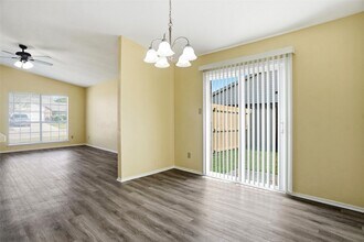 134 London Ln in Glenn Heights, TX - Foto de edificio - Building Photo