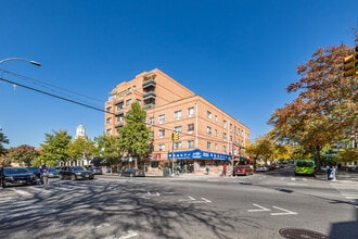 85-19 Broadway in Elmhurst, NY - Building Photo - Building Photo