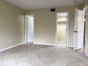 11688 NW 45th St in Coral Springs, FL - Foto de edificio - Building Photo