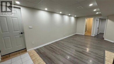 59 Bridgeport Crescent in Ancaster, ON - Building Photo - Building Photo