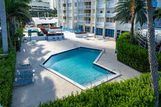 Bayshore Place Condominium in Miami, FL - Building Photo - Building Photo