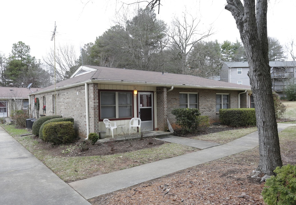 William H Farr Memorial Apt in Easley, SC - Building Photo