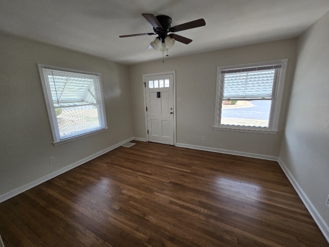 3549 St Sebastian Ln in St. Ann, MO - Foto de edificio - Building Photo