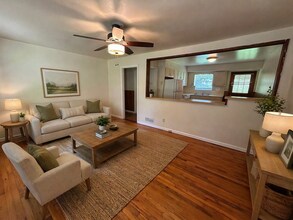 6694 Maxwell Dr in Lithia Springs, GA - Foto de edificio - Building Photo