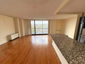 60 Longwood Ave, Unit 802 in Brookline, MA - Building Photo - Building Photo