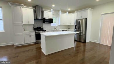 465 Laurel St in Beverly, NJ - Building Photo - Building Photo