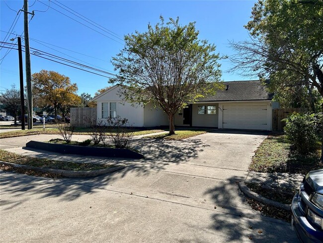 4001 Woodshire St in Houston, TX - Building Photo - Building Photo