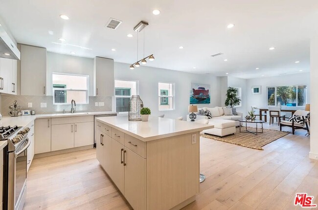 property at 1960 Argyle Ave
