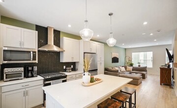 2125 Coretta Way in Indianapolis, IN - Foto de edificio - Building Photo