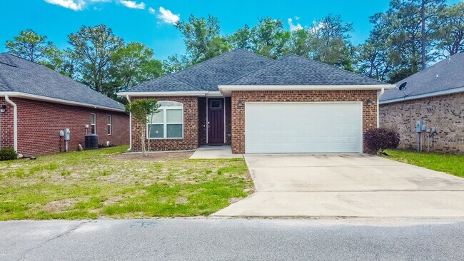 557 Valparaiso Pkwy in Valparaiso, FL - Building Photo - Building Photo