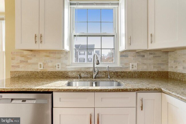 6378 Dakine Cir in Springfield, VA - Building Photo - Building Photo