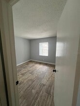 9122 Tudor Dr in Tampa, FL - Building Photo - Building Photo