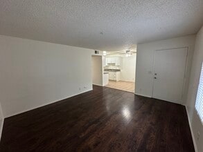 Broadway Apartments in Anaheim, CA - Foto de edificio - Building Photo