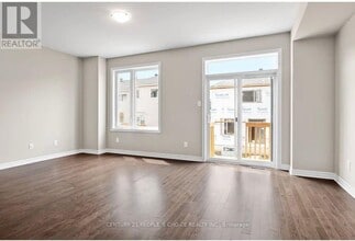 32 Atop Ln in Ottawa, ON - Building Photo - Building Photo