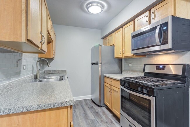 The Gates of Deer Grove Apartment Homes in Palatine, IL - Building Photo - Building Photo