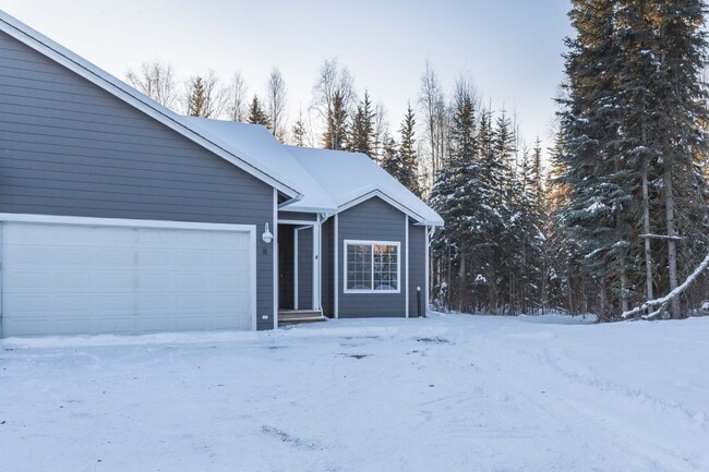 2315 Long Shadow Dr in North Pole, AK - Building Photo - Building Photo