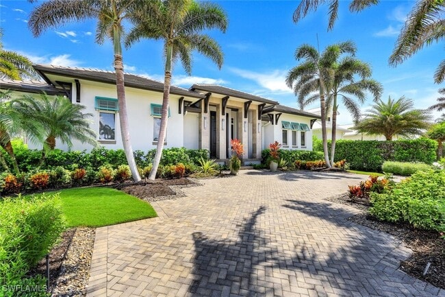 property at 425 Harbour Dr