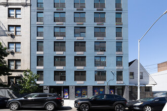 2741 Creston Ave in Bronx, NY - Foto de edificio - Building Photo