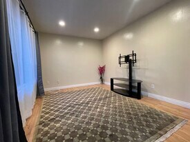 2939 S Bronson Ave, Unit 2 in Los Angeles, CA - Building Photo