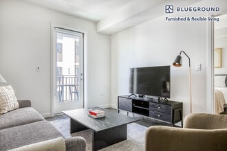 636 Pacific Ave in Long Beach, CA - Building Photo - Building Photo