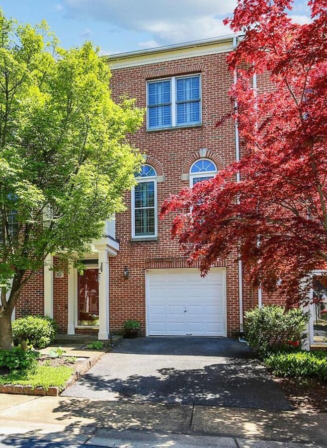 property at 10 Fire Princess Ct