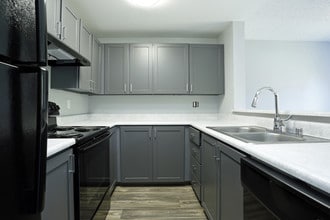 Homestead Apartments in Federal Way, WA - Building Photo - Interior Photo