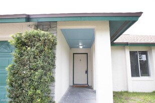 12242 Medan St in Orlando, FL - Foto de edificio - Building Photo